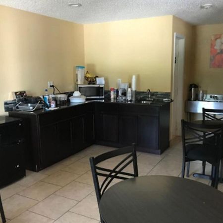 American Inn Corsicana Bagian luar foto