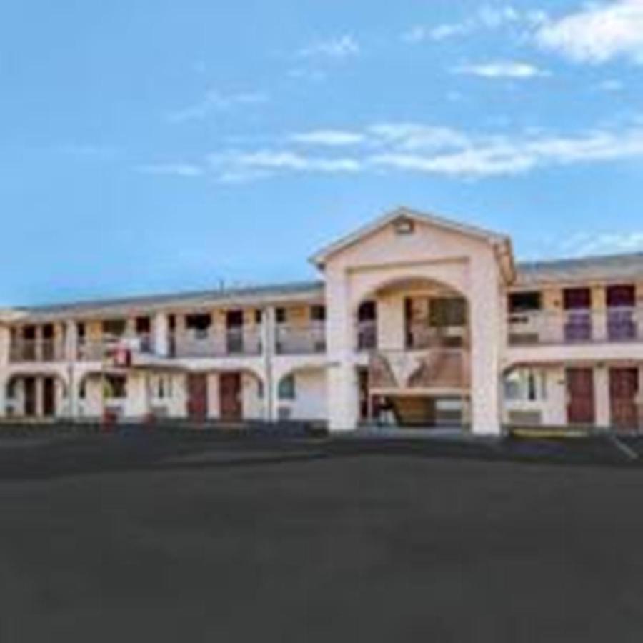 American Inn Corsicana Bagian luar foto