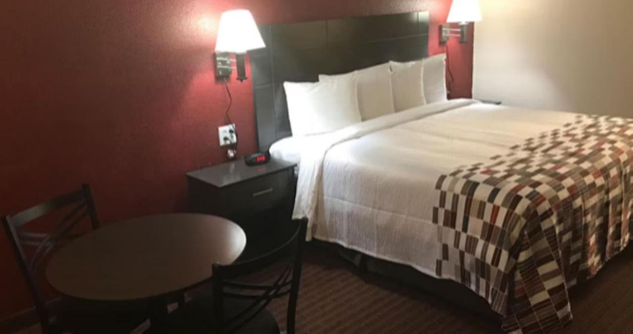 American Inn Corsicana Bagian luar foto