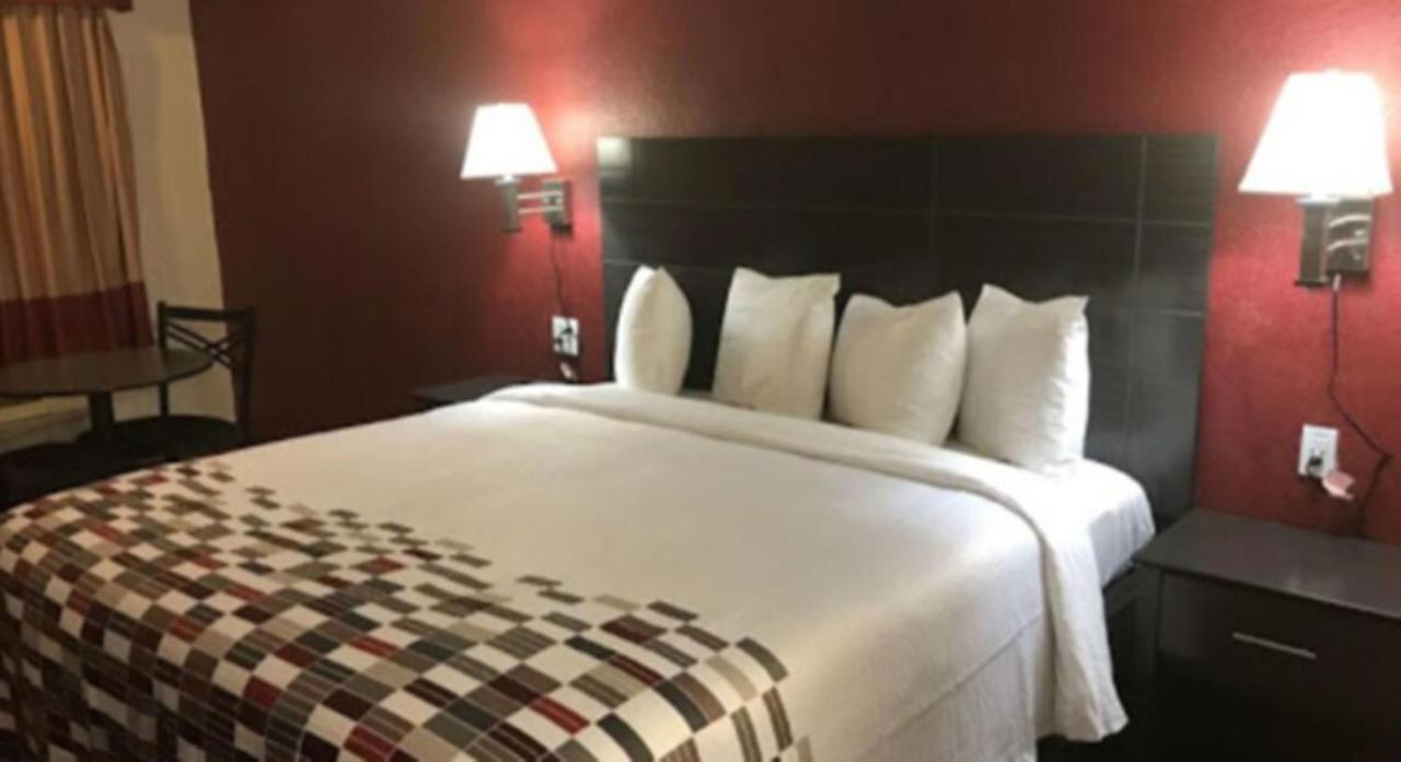 American Inn Corsicana Bagian luar foto