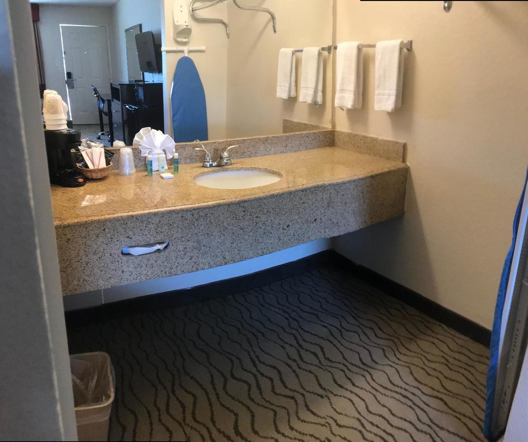 American Inn Corsicana Bagian luar foto